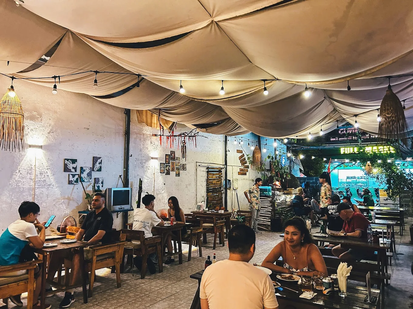 Intimate wood-fired pizza dining at Hermanos